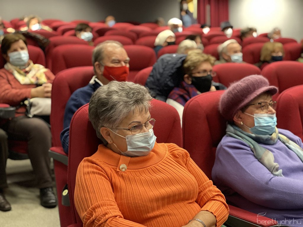 Fellobbant a szeretet lángja 08